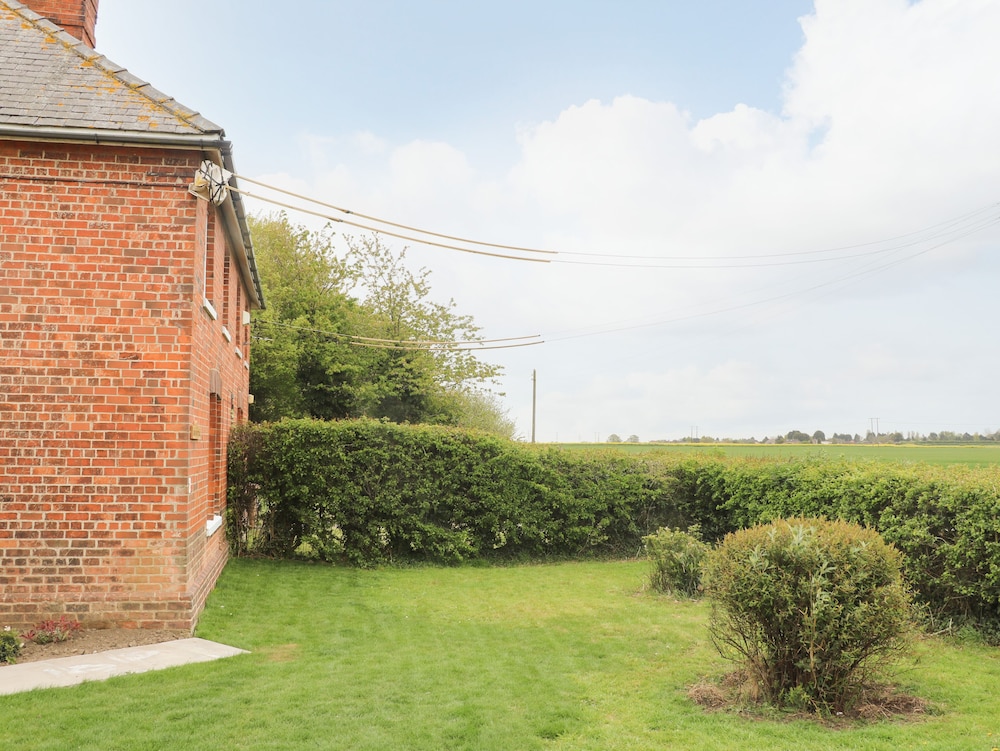 2 Lane End Cottages