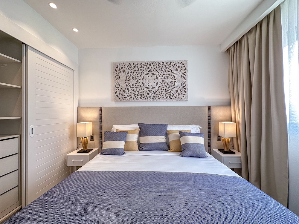 Luxury 3 Bedroom Apartment at the Beach