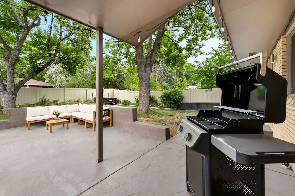 The Foundry Escape - Hot Tub, Bikes & Game Room