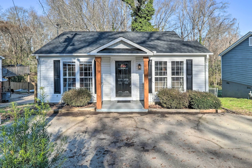 Pet-friendly Greenville Dwelling ~ 2 Mi From Dtwn! view 2