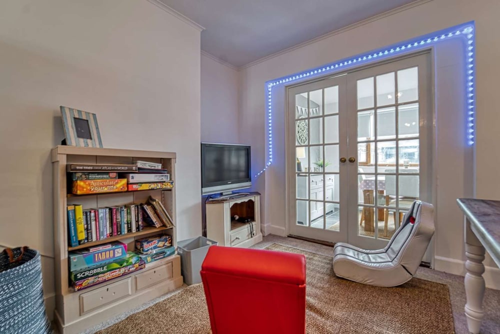 Host Stay Severn Swans House
