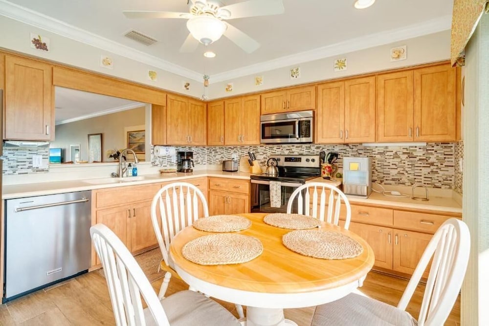 Coastal Lakehouse Condo on Siesta Key Public Beach