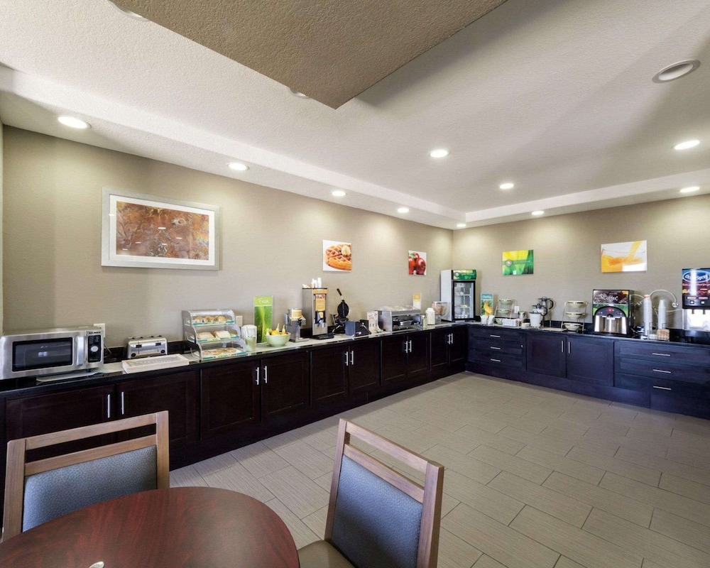 Garner Hotel Victoria - East by IHG