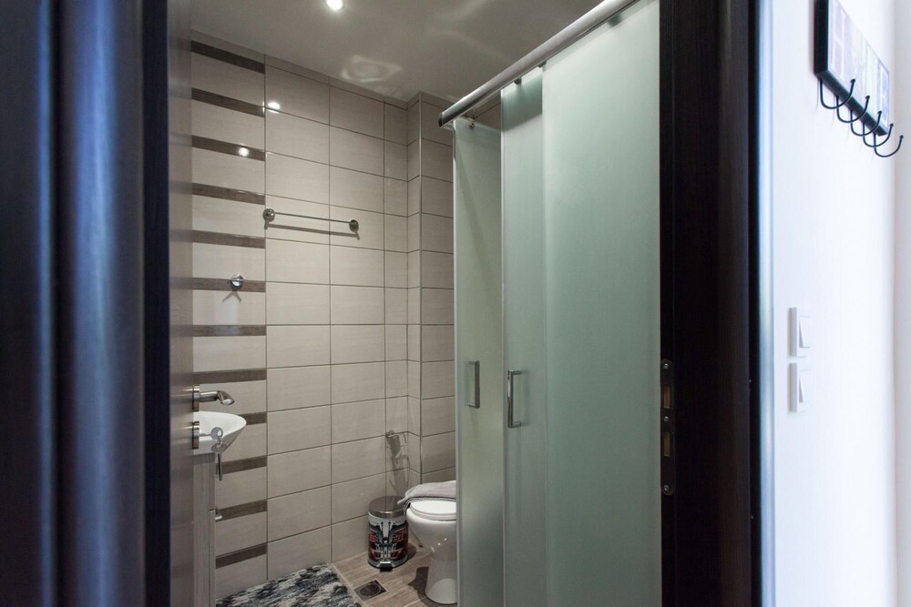 Glyfada Vacations - Artistic 3 bdr Apartment With sea View in Glyfada - Property Image 18