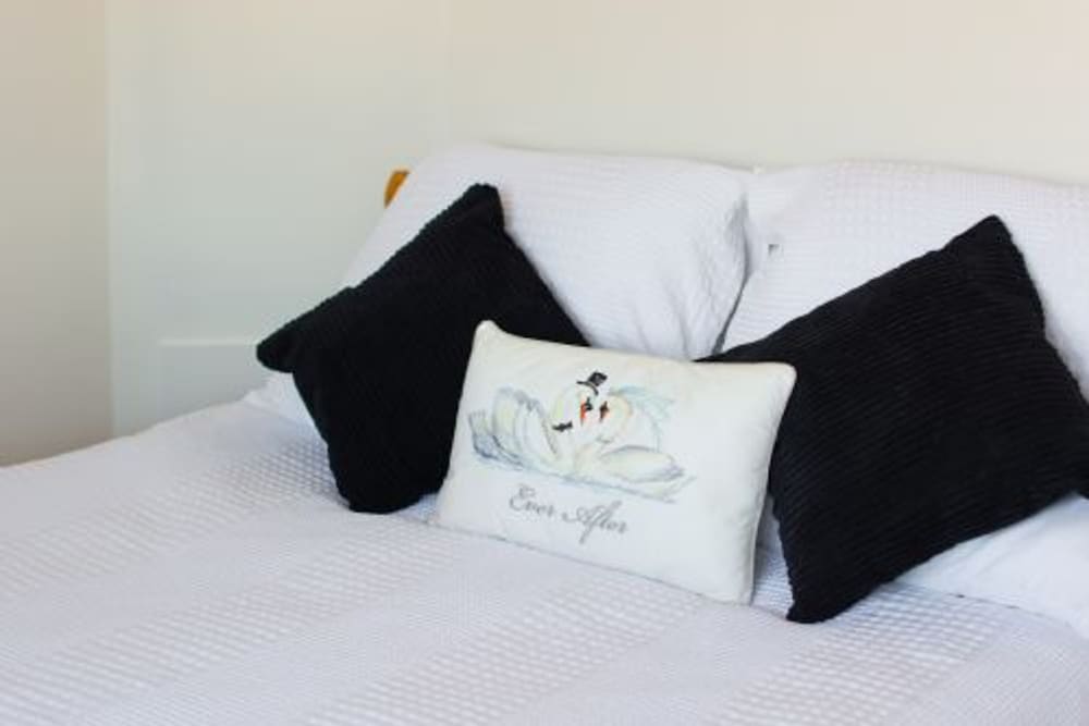 Host Stay Quayside Cottage
