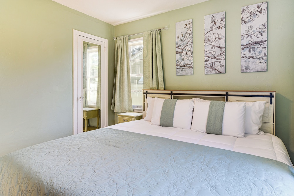St Pete Home for Retreat & Corporate Travelers
