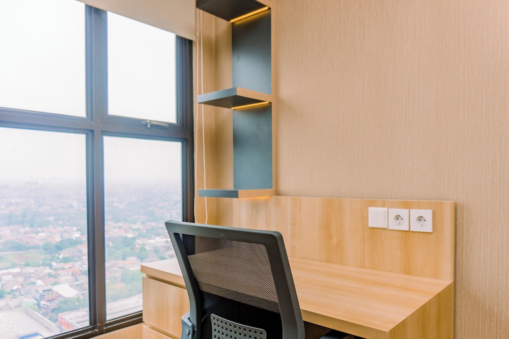 Comfort And High Floor Studio Room At Transpark Bintaro Apartment