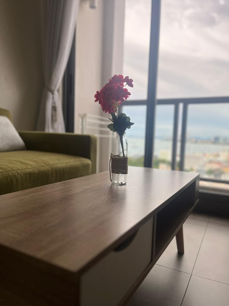 Sea View High Floor 2 Bed Room Excellent Location