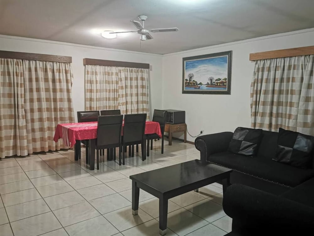 Room-charming Tshwane B&B With Secure En
