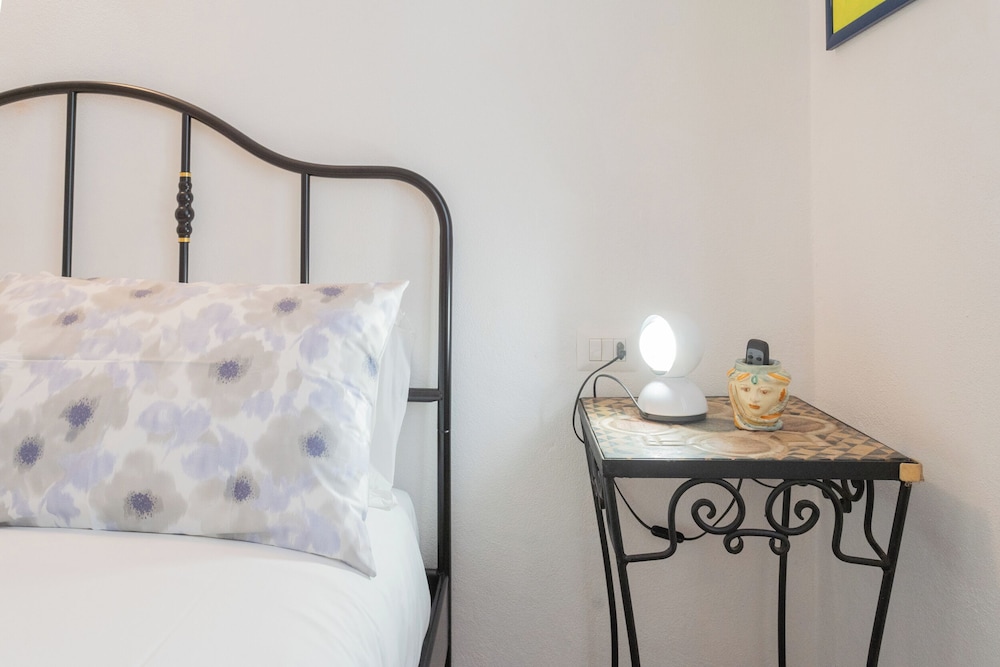 Da Pia in Historycal Como City Centre by Rent all Como