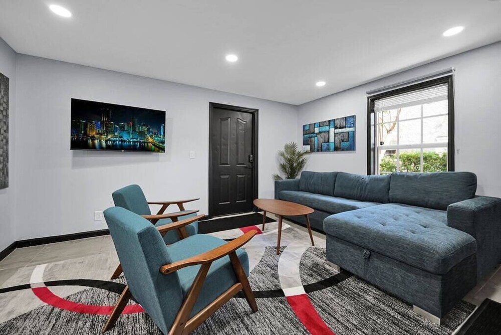 Luxury 2-bedroom Villa in Wilton Manors view 3