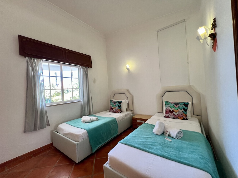 Alvor Traditional Villa by Homing