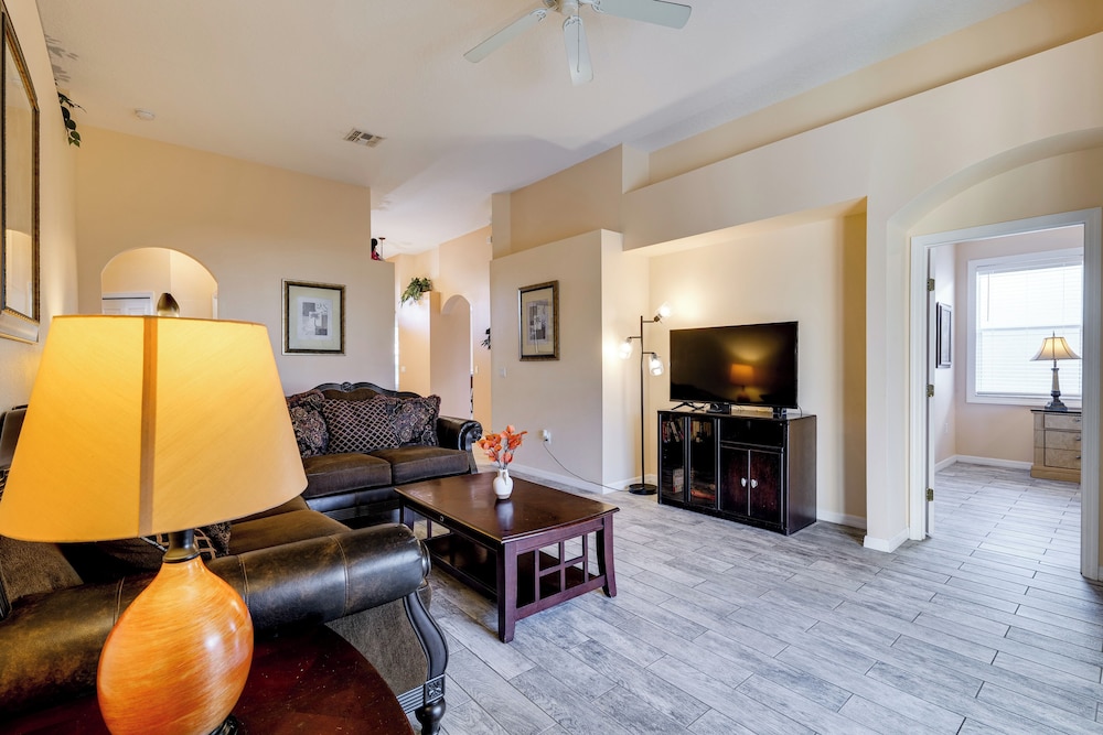 Lake Access & Lanai: Haines City Family Home!