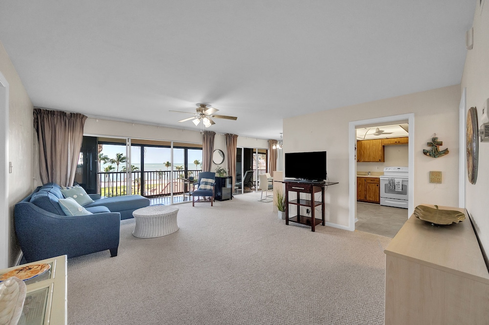 Gulf-view Condo With Resort-style Amenities 2 Bedroom Condo