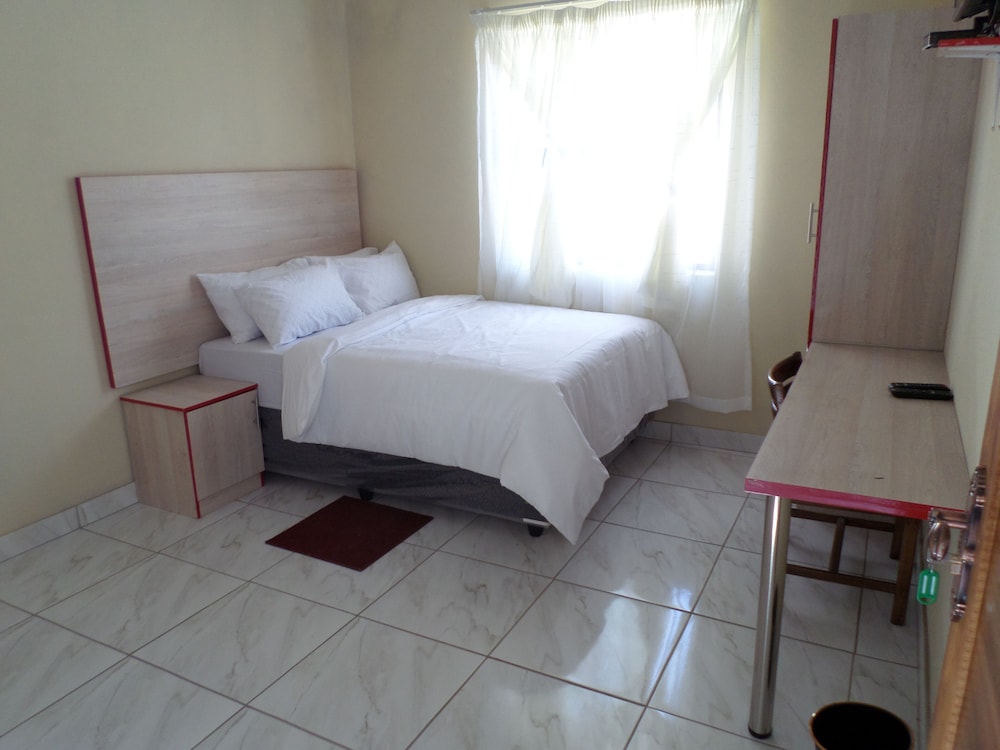 Johannesburg Vacations - DJ Guest Lodge - Property Image 13