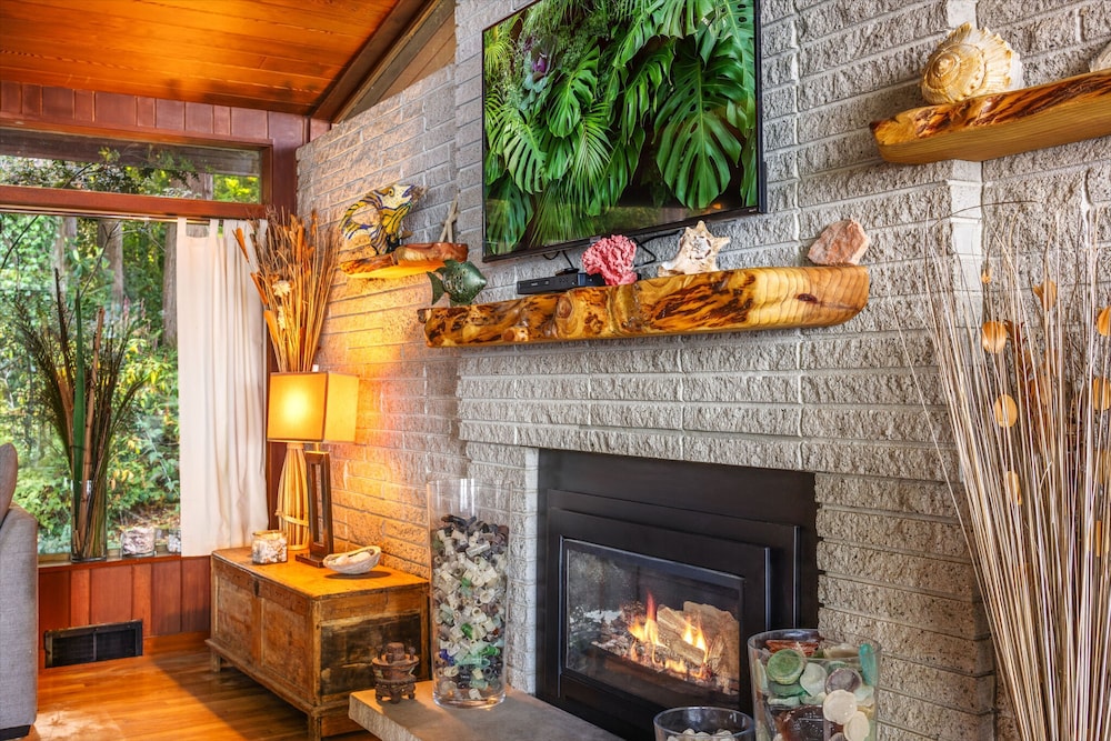 Puzzle Point Lodge in Poulsbo