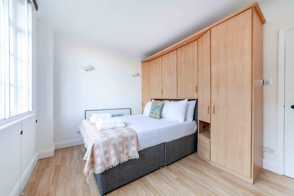 Cosy Apartment Steps From London Eye view 4
