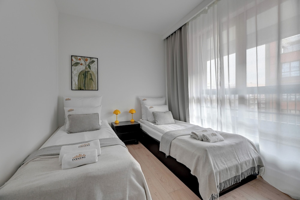 Doki Living - Foodhall & Parking by Downtown Apartments