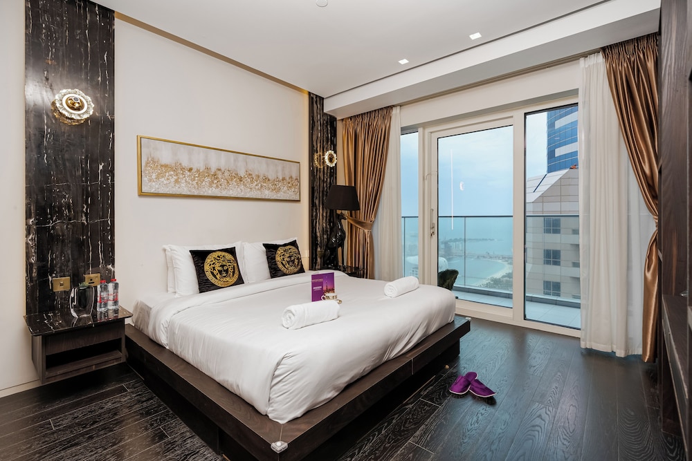 High End Luxury Stay with Full Palm Jumeirah View
