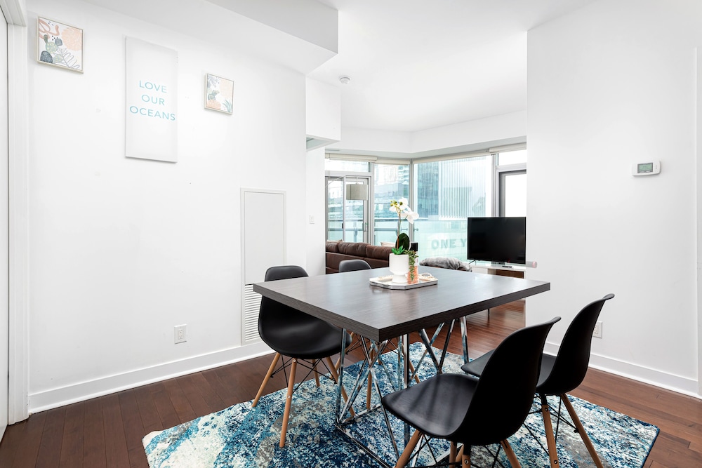 Downtown Toronto Condo near Scotiabank Arena