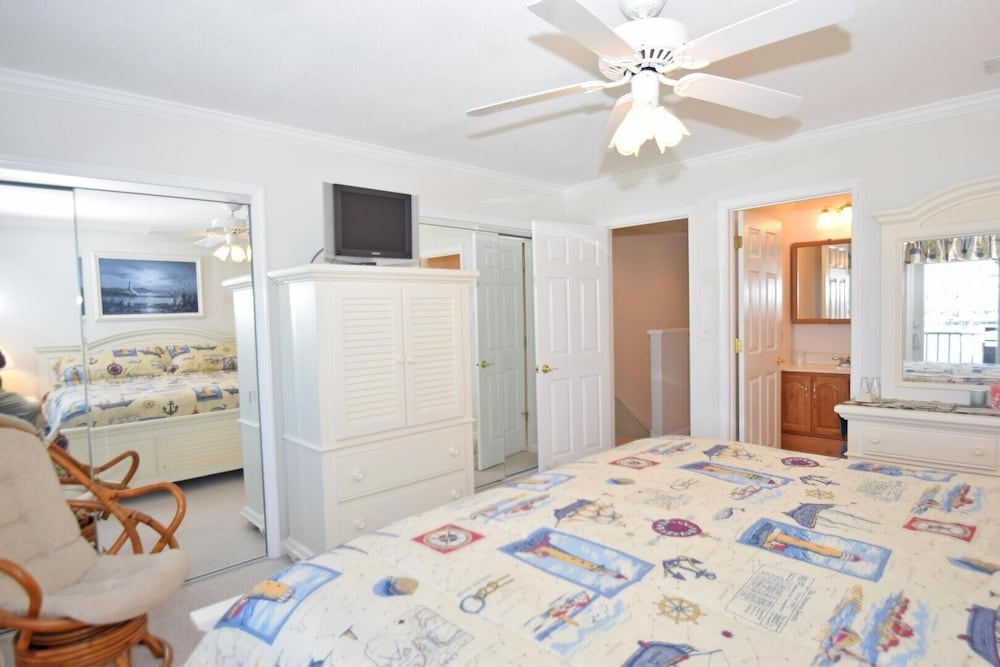 Harbour Island 45g 2 Bedroom Townhouse by RedAwning view 2