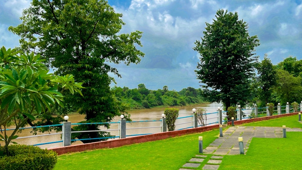 Rustic River Resort