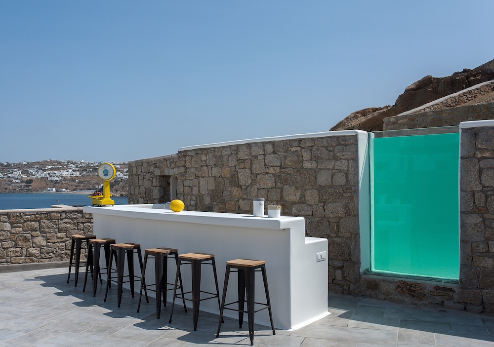 Villa Sapphire 6BR Hot Tub & Pool Ornos