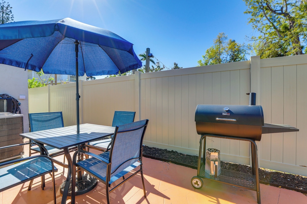Saltwater Pool & Putting Green: Bradenton Oasis