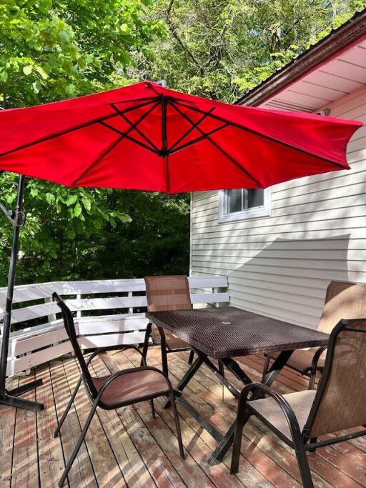 Marmora Hideaway - Peaceful Cottage w Wi-fi Clearwater