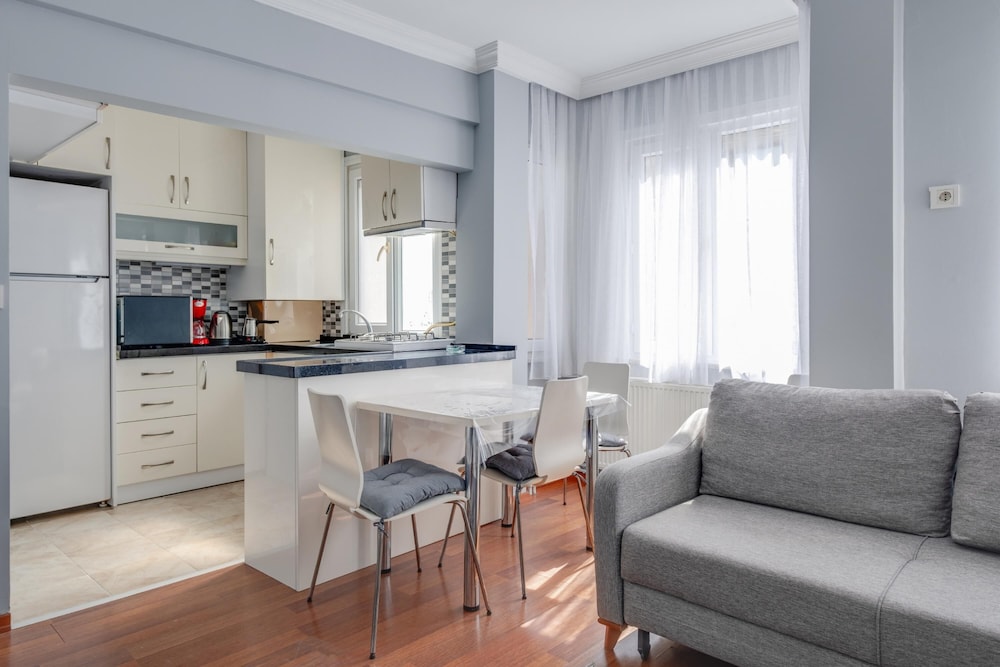 Central Flat w Balcony 5 min to Ortakoy Square