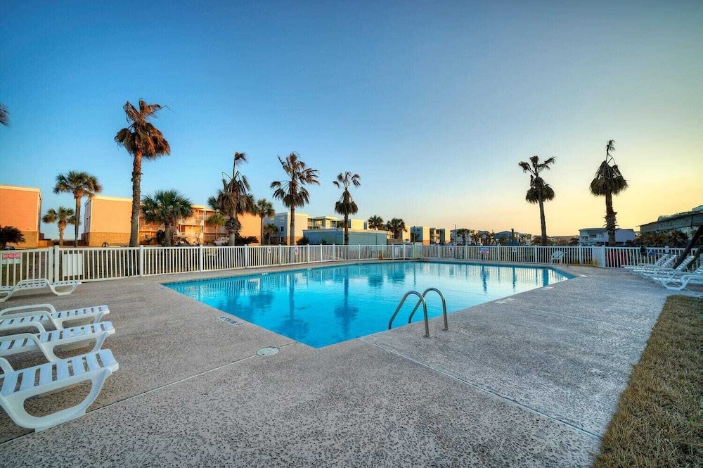 Gulf Views + Pools, Tennis, Pickleball & Beach Access Awesome Beachfront by Avantstay