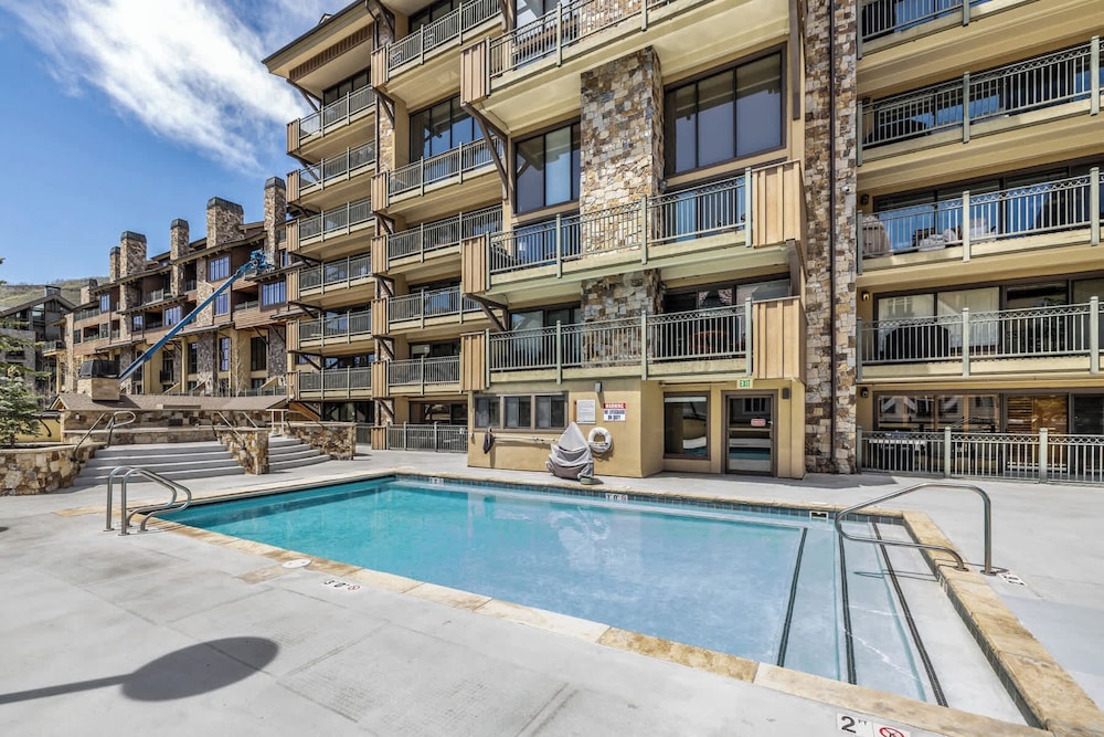 Landmark Vail - Charming Condo for 8 with Resort-style Amenities