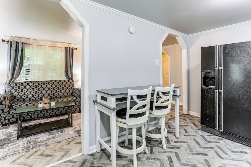14 Mi to Downtown Baton Rouge: Plaquemine Retreat