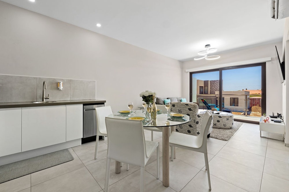 NEW Gold Coast Pools Restaurant Gym Tennis