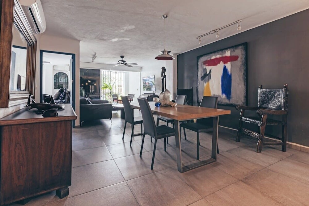 Cozy 2BR King Beds - Rooftop Pool - Fast Wifi