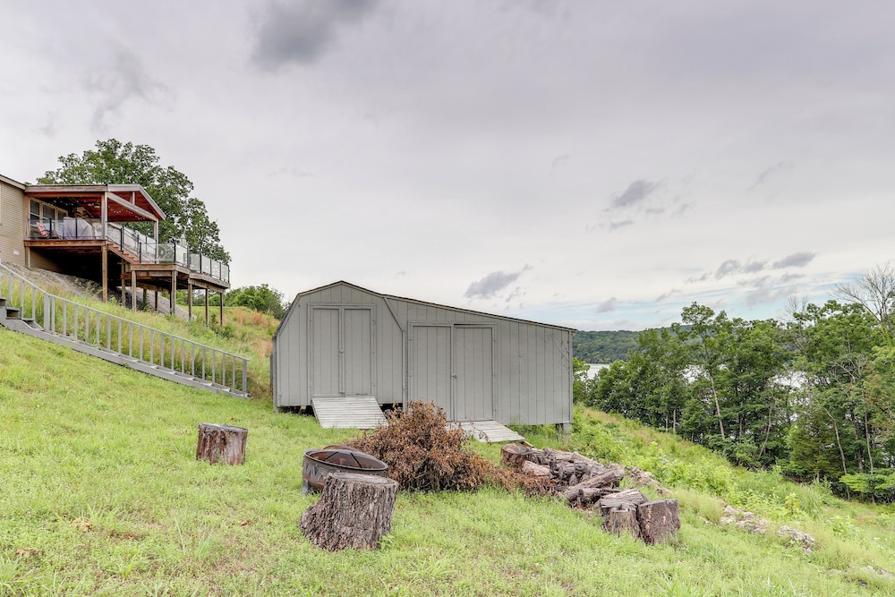 Norfork Lake Views: Home w/ Deck in Henderson