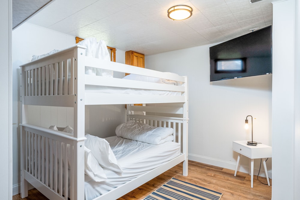 Cadillac Vacations - Stone Ledge Lake Getaway - Property Image 1