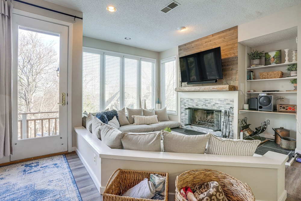 Modern Townhome at Wintergreen Resort