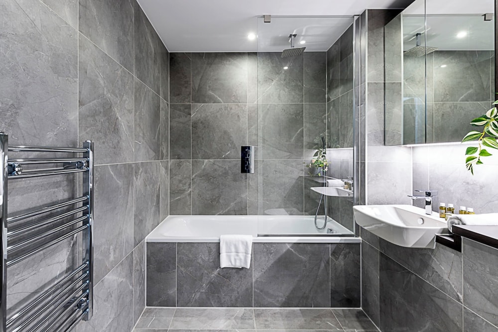 Sleek and Stylish 9th Floor Apartment