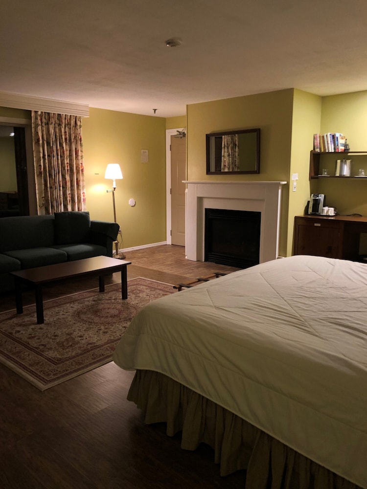 Delamater Inn