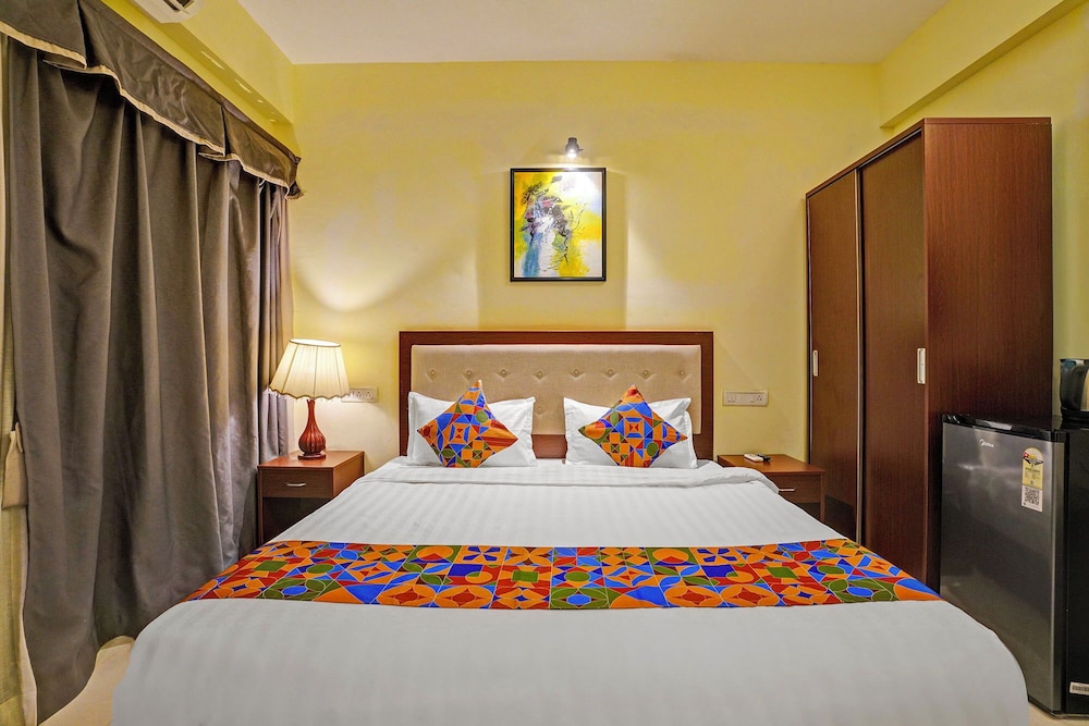 Fabhotel Charvi Reemz