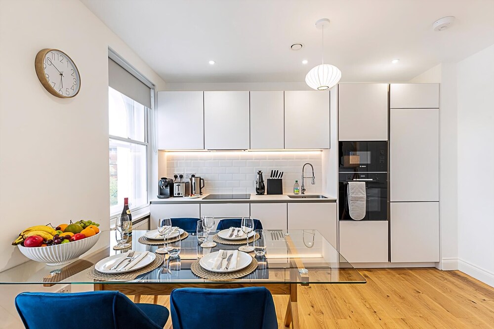Upscale & Serene Getaway - Prime Chelsea Location!