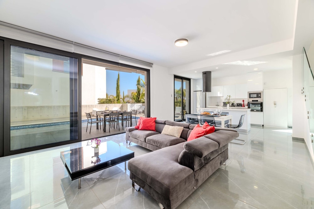 By The Beach - Aura Villa