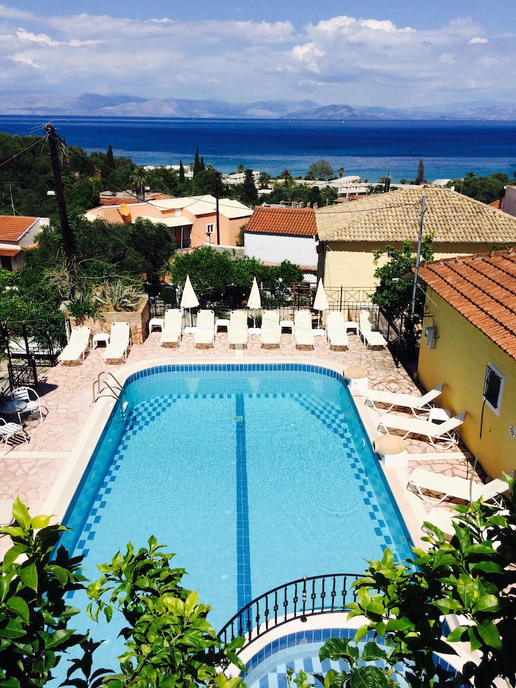 Avra Paradise Aparthotel