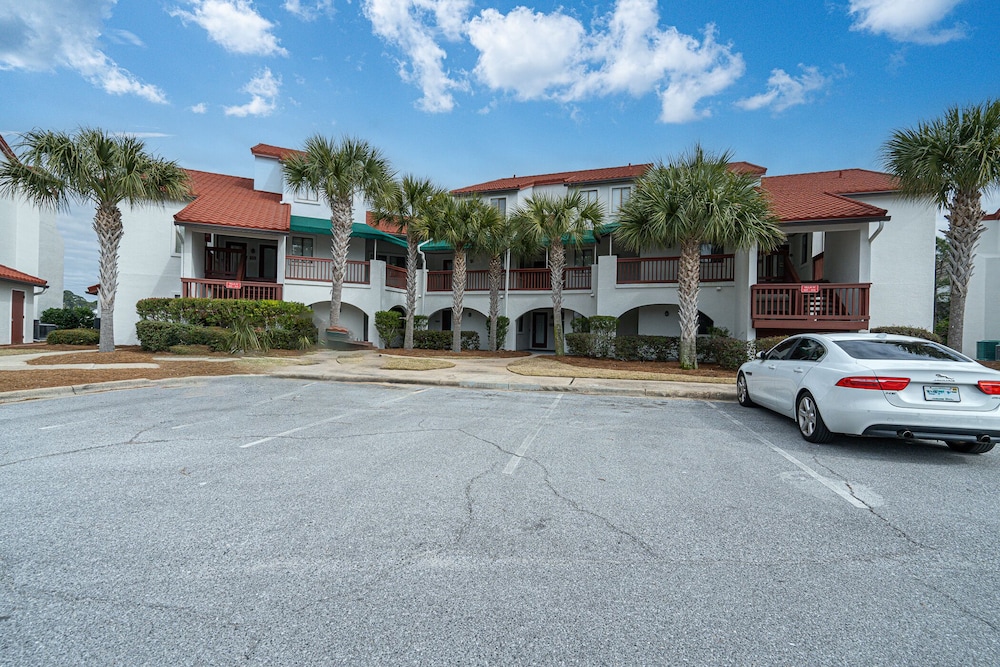 Condo Sleeps 5 w/ Resort Style Amenities!