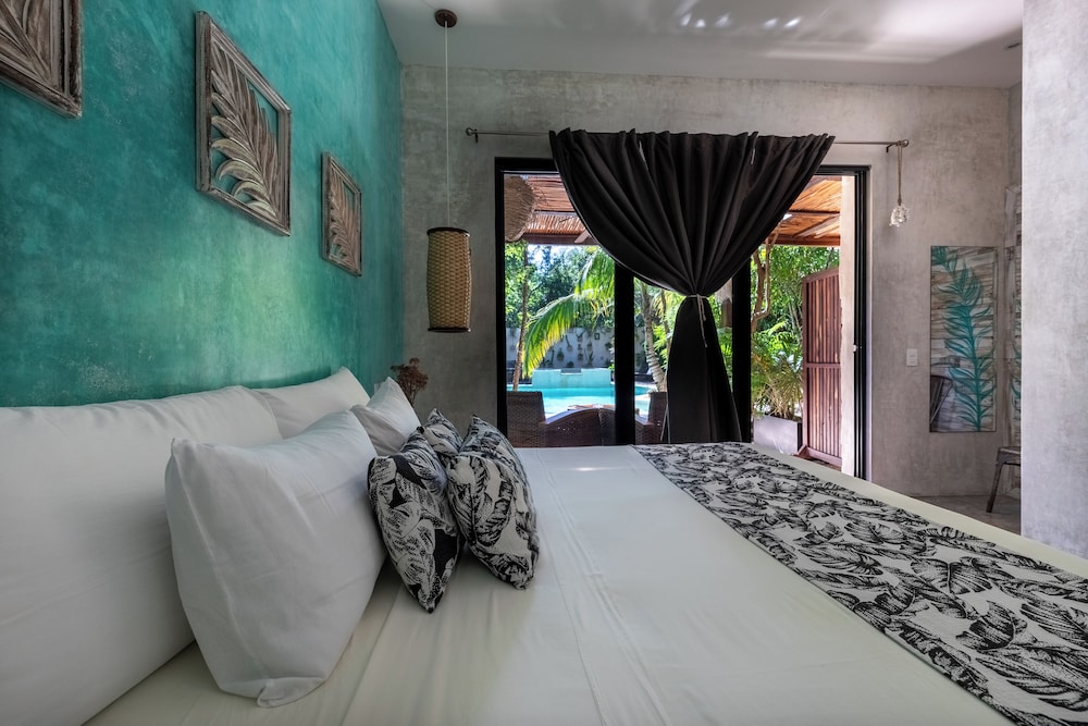 TRECE LUNAS TULUM