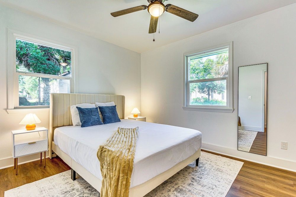 < 1 Mi to Downtown Pensacola: Quiet Home w/ Yard