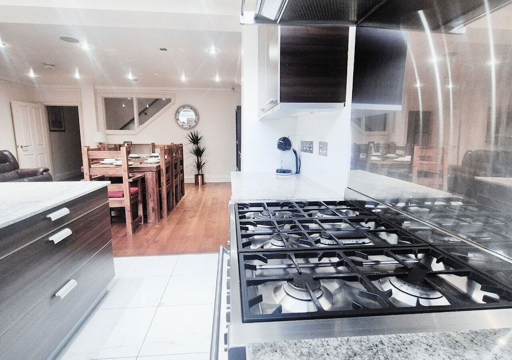 Luxurious & Spacious 2BR