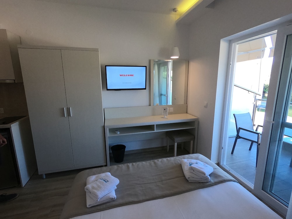 Finikas Garden Beach Resort Nikiti