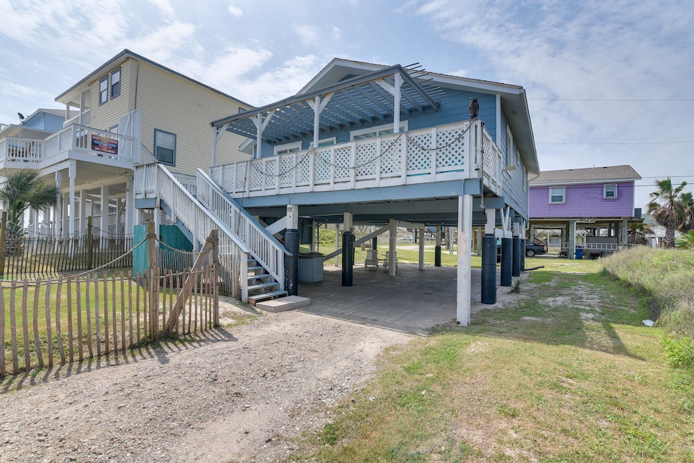 Walk to Gulf: Surfside Beach Home w/ Deck view 4